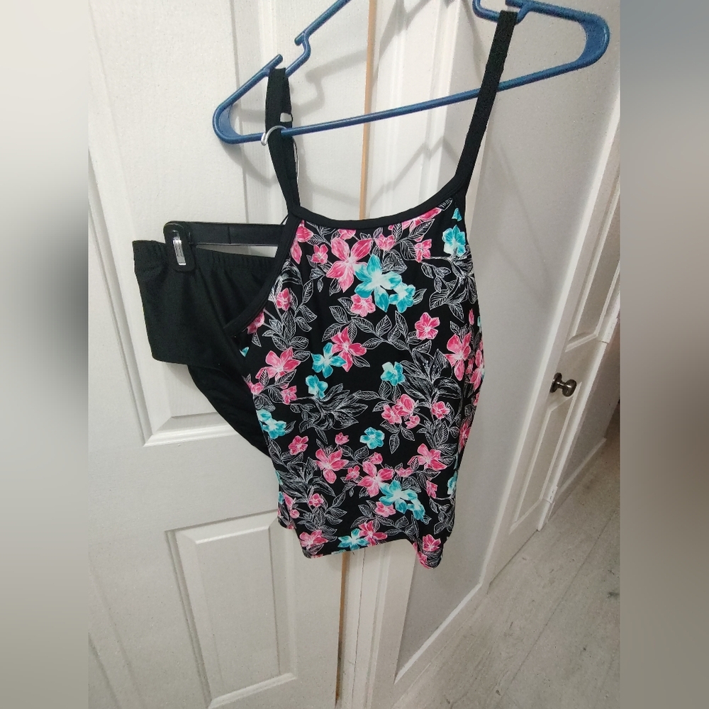 Women's bathing suit NWT Large